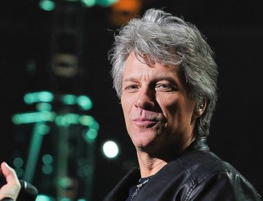 Μετά τη Μύκονο ο Jon Bon Jovi επισκέφτηκε την Πάρο - Το οικογενειακό δείπνο σε πολυτελέστατο εστιατόριο (βίντεο)